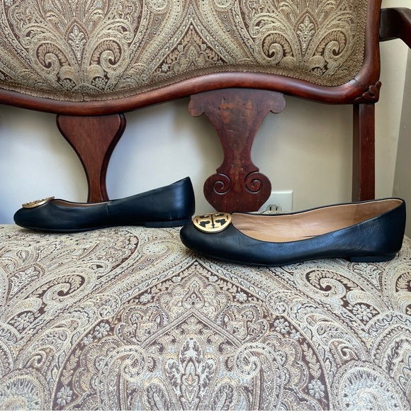 Tory Burch Benton Ballet Flats Shoes Black Nappa Leather Gold Tone Logo Size 7.5 - Picture 7 of 13